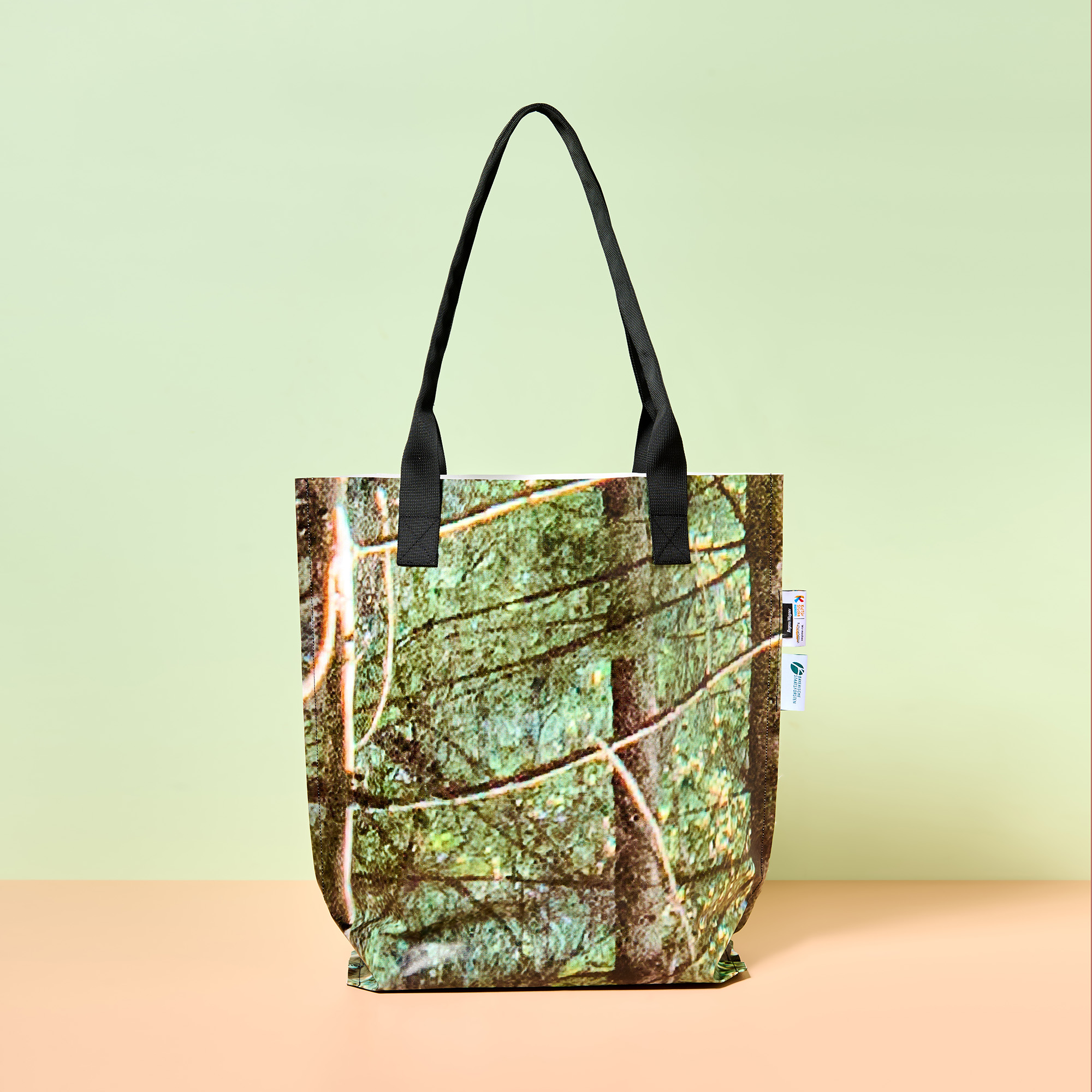 Upcycling-Shopper Tasche aus Messeplanen – jedes Stück ein Unikat!