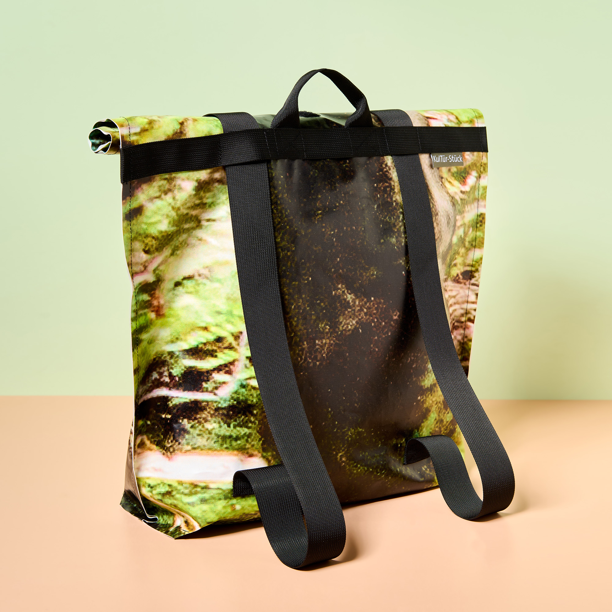 Upcycling-Waldrucksack aus Messeplanen – jedes Stück ein Unikat!